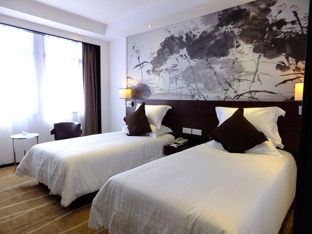 Da Zhong Hotel Indoor Stadium Xuhui Шанхай Экстерьер фото
